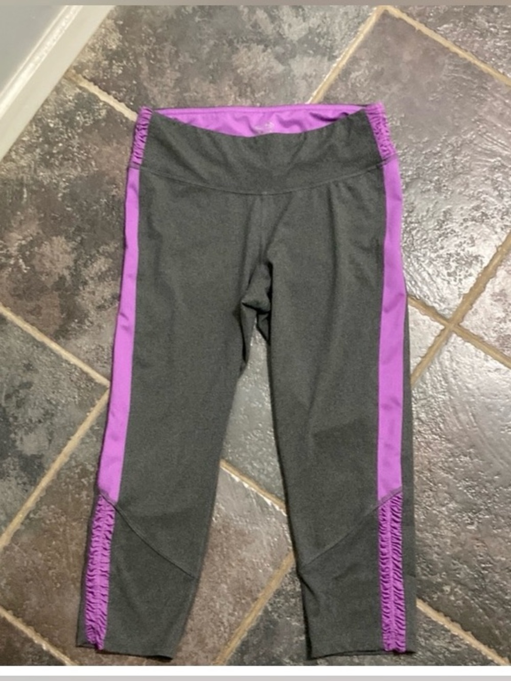 Champion Heather Gray and Purple Capri Workout Leggings. Women’s Size S
